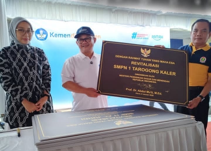 Mendikdasmen Tuntaskan Peresmian Program Revitalisasi Puluhan Sekolah di Kabupaten Garut